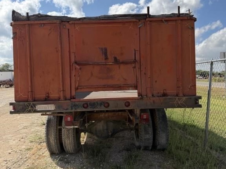 ford-f700-image-3