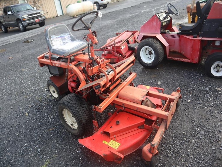 gravely-master-zero-turn-mower-image-1