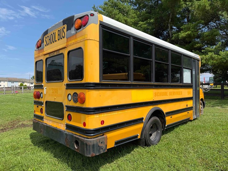 2012-chevrolet-20-passenger-school-bus-image-8