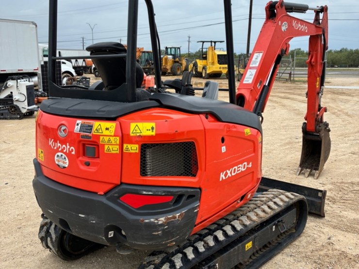 2023-kubota-kx030-4-image-3