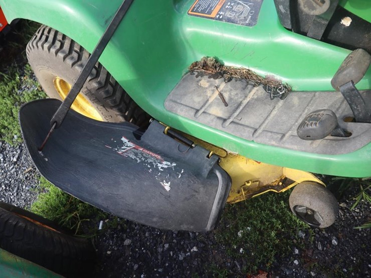 john-deere-lt155-riding-mower-image-14