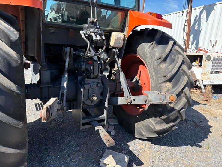 2011-kubota-m108s-image-12