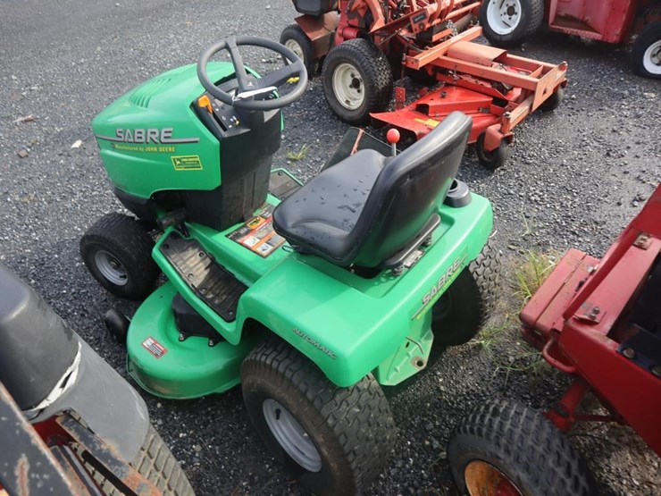 john-deere-sabre-riding-mower-image-5