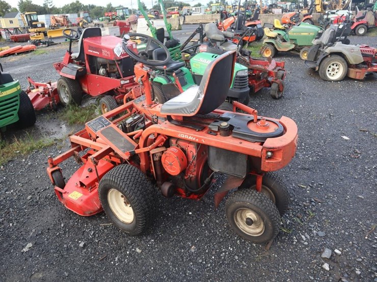 gravely-master-zero-turn-mower-image-5