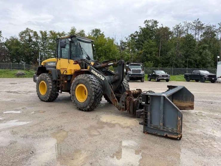 2018-komatsu-wa200pz-6-image-2