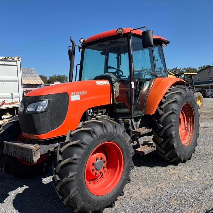 2011 KUBOTA M108S