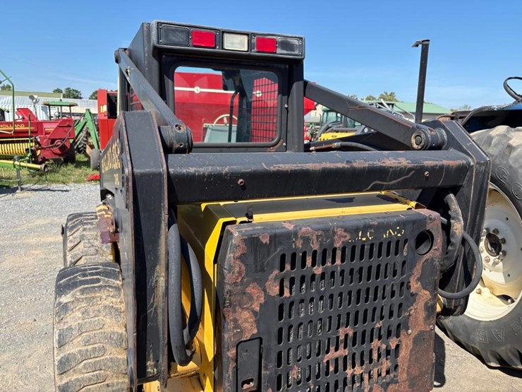 new-holland-lx885-image-14