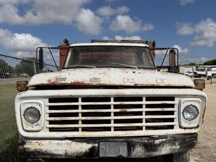 ford-f700-image-14