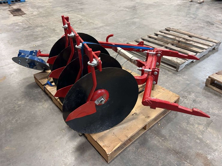 international-harvester-fast-hitch-disk-plow-image-1
