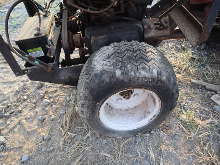 international-ek10-riding-tractor-image-9