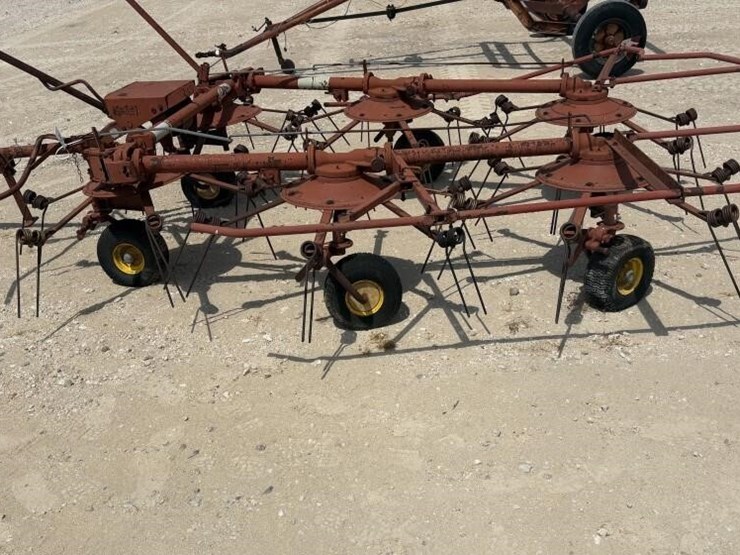 new-holland-169-image-3