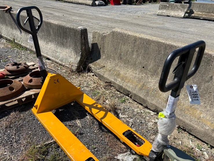 48in-pallet-truck-w/brakes-image-2
