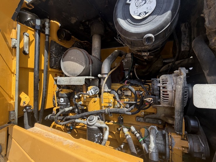 2015-john-deere-9-image-9