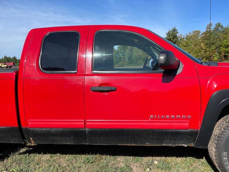 2010-chevrolet-1500-image-28