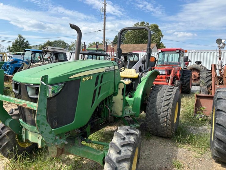 john-deere-5065e-image-1