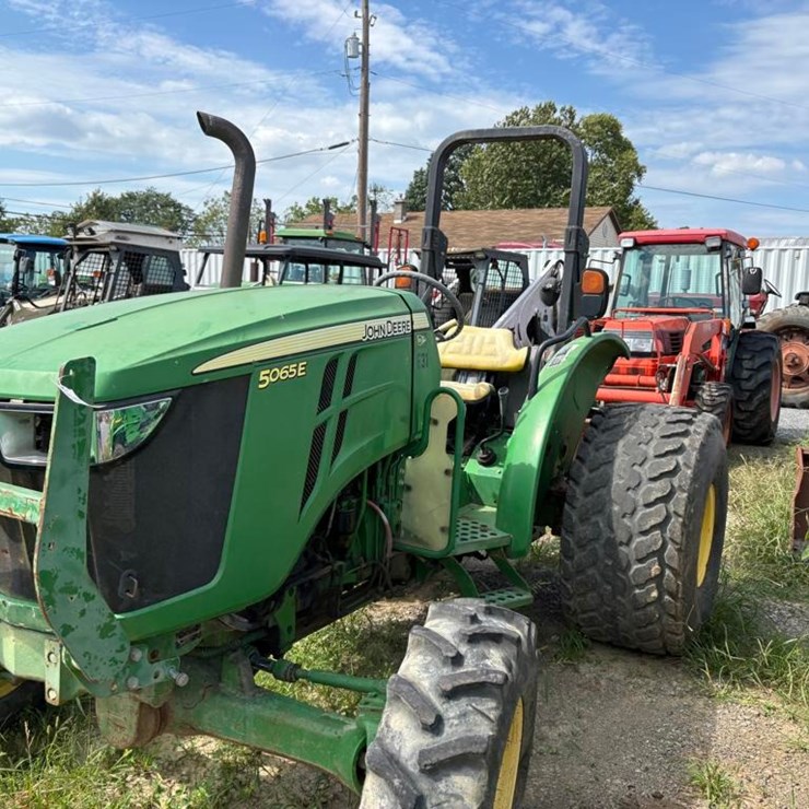 JOHN DEERE 5065E