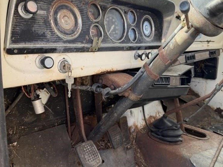 ford-f700-image-12