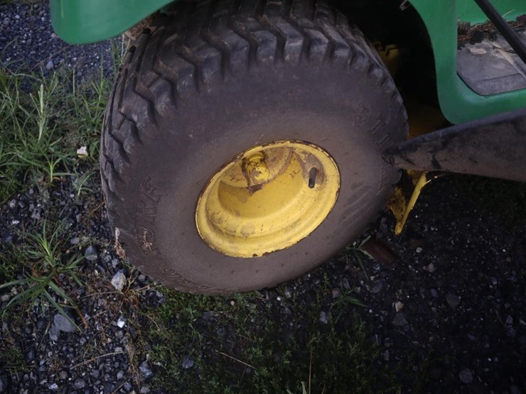 john-deere-lt155-riding-mower-image-9