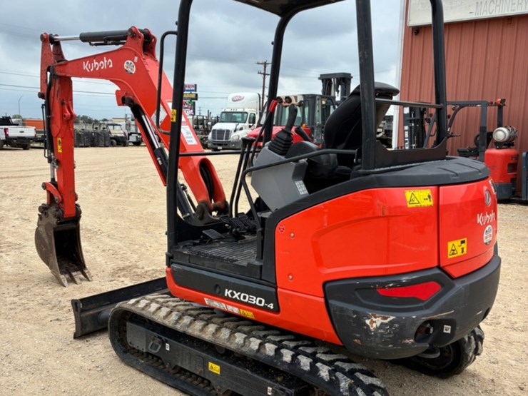 2023-kubota-kx030-4-image-2