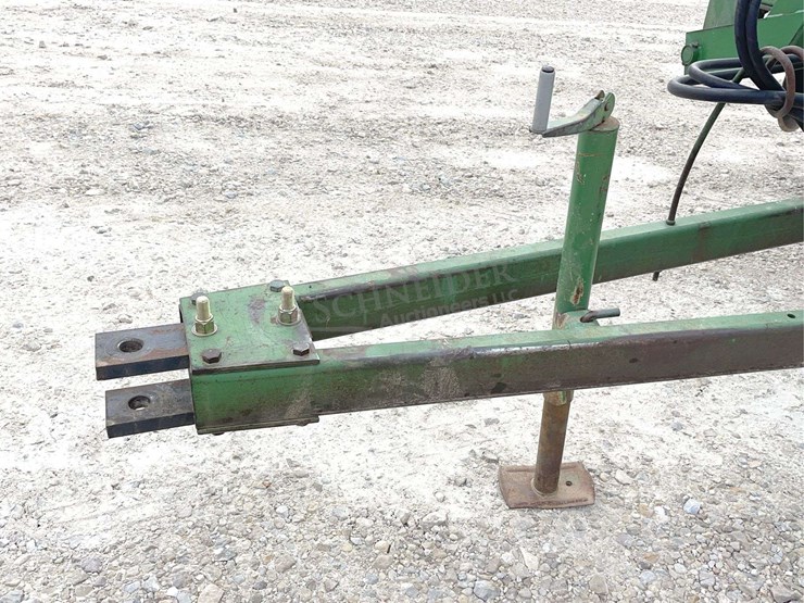 john-deere-235-image-10