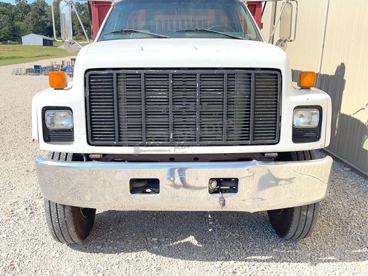 2002-chevrolet-c7500-single-axle-grain-truck-image-12