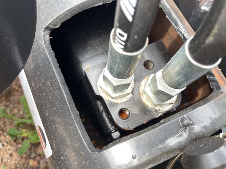 #5137-•-2026-jct-skid-steer-hydraulic-auger-drive-and-(3)-bits-image-9