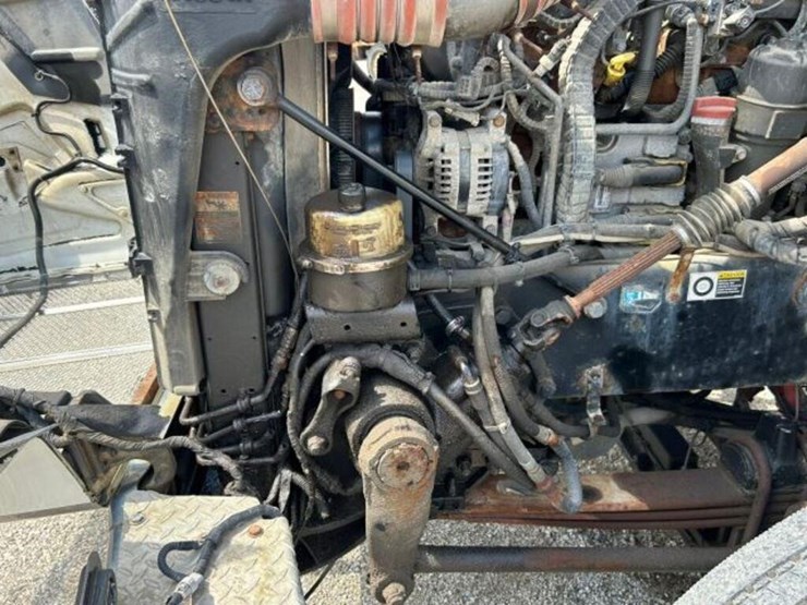 2014-peterbilt-567-image-29