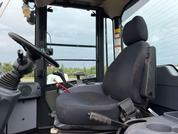 2018-komatsu-wa200pz-6-image-16