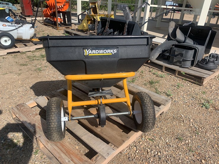 yard-works-spreader-image-4