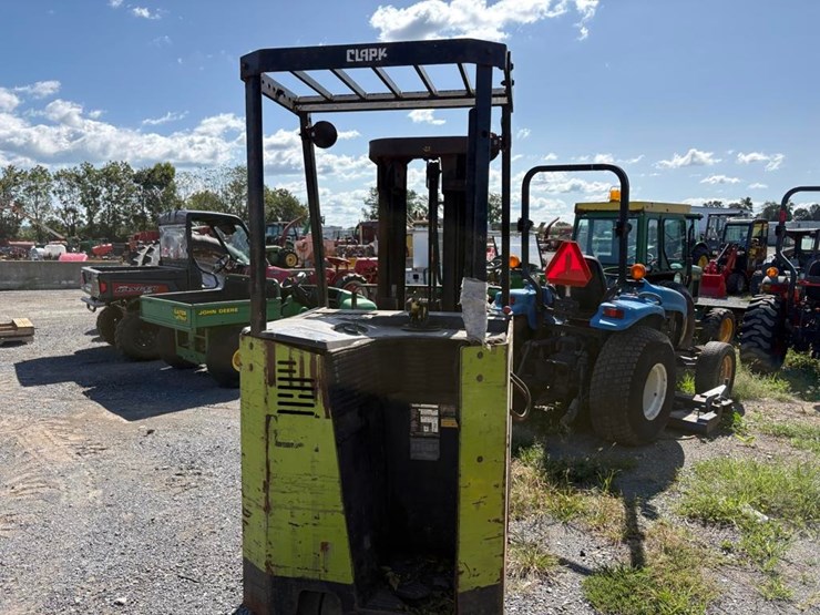clark-esm1115-forklift-image-4