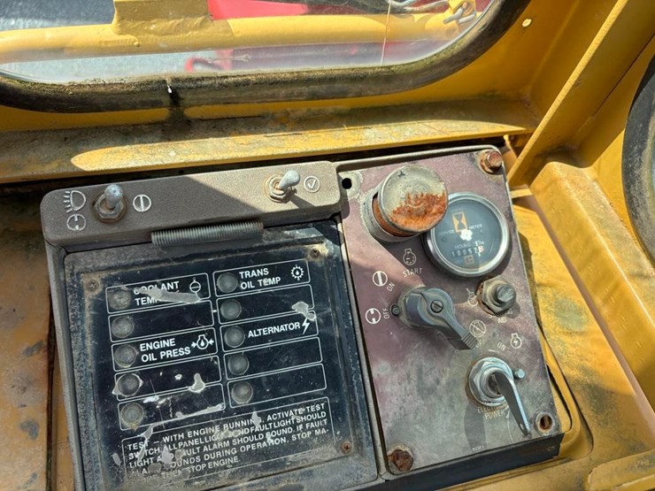 caterpillar-973-image-23