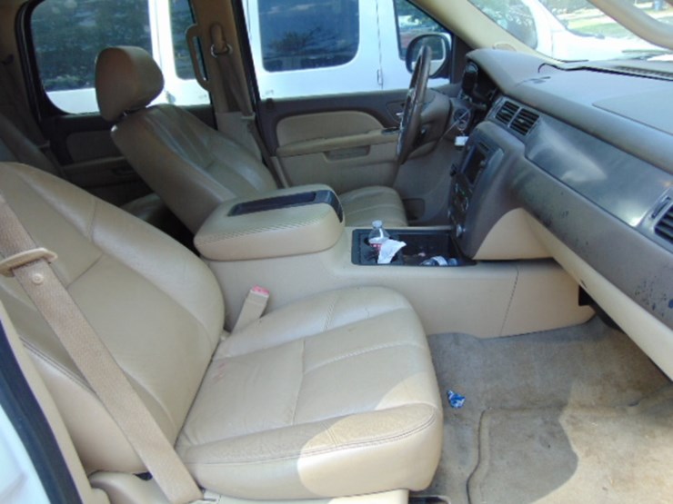 2011-chevrolet-tahoe-image-6