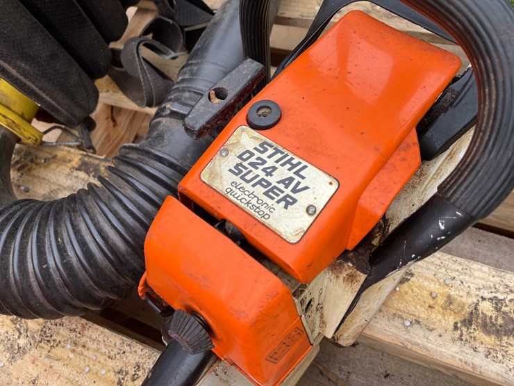 #5402-•-(1)-john-deere-leaf-blower-&-(2)-stihl-chain-saws-image-12