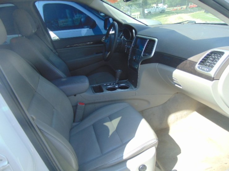2013-jeep-grand-cherokee-laredo-image-6