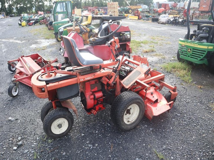 gravely-master-zero-turn-mower-image-7