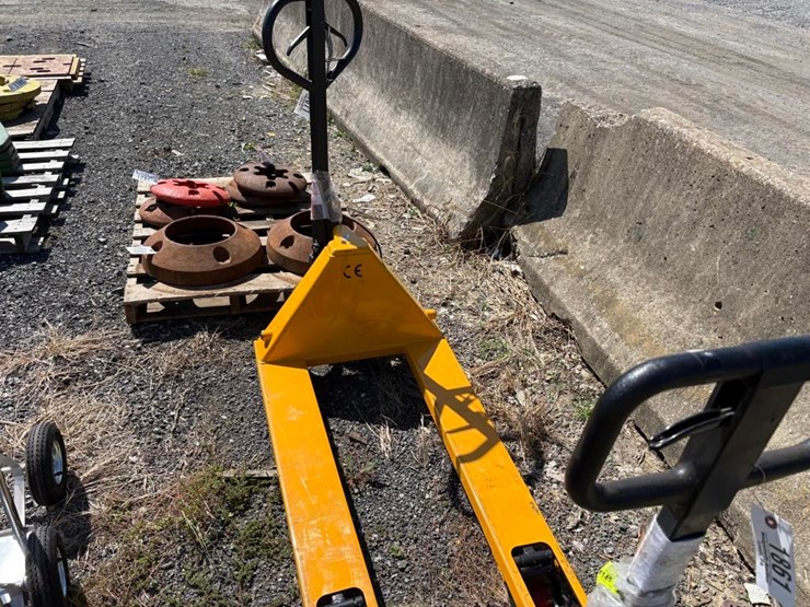 48in-pallet-truck-w/brakes-image-3
