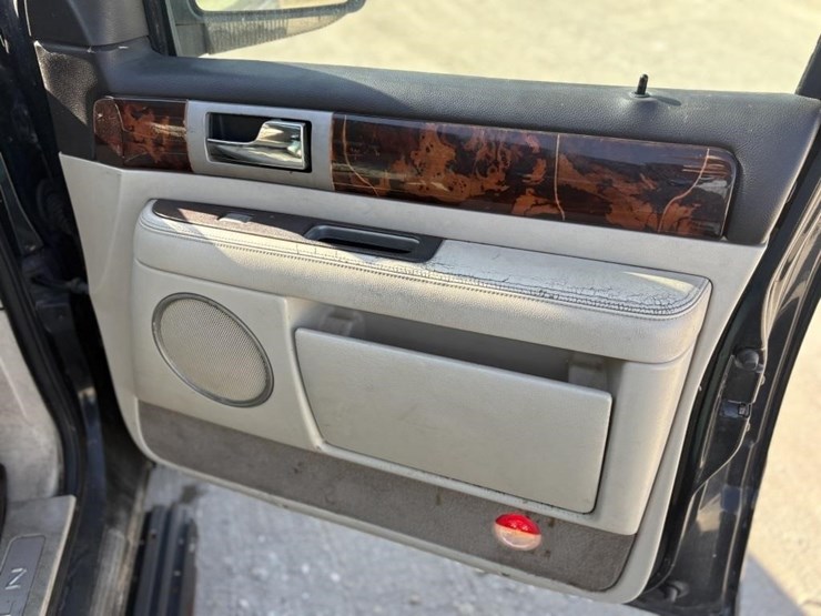 2003-lincoln-navigator-image-19