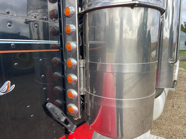 peterbilt-389-image-37