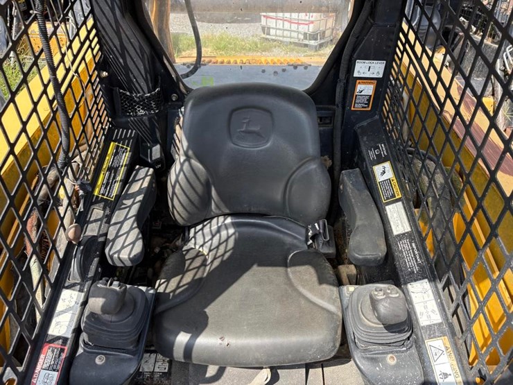 deere-ct332-image-19