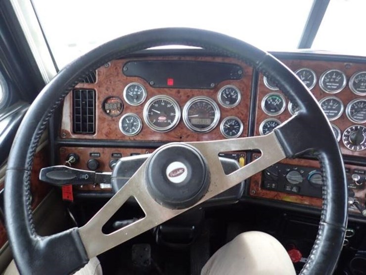 2004-peterbilt-379-image-20