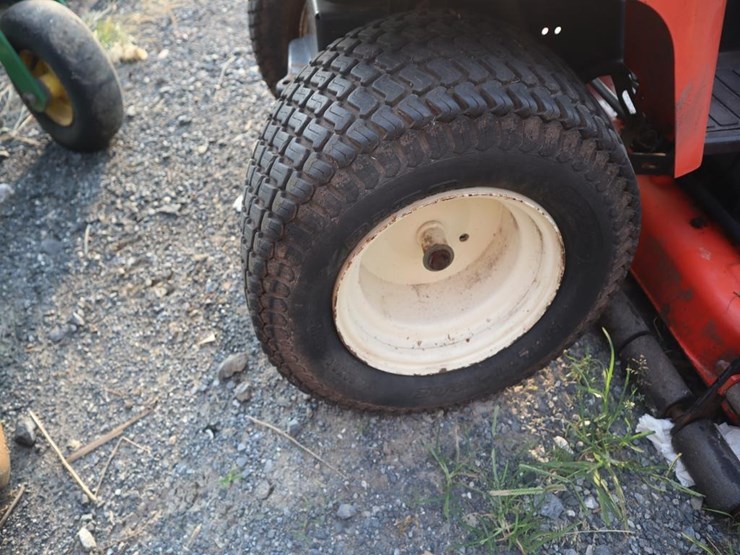 simplicity-lawn-tractor-image-9