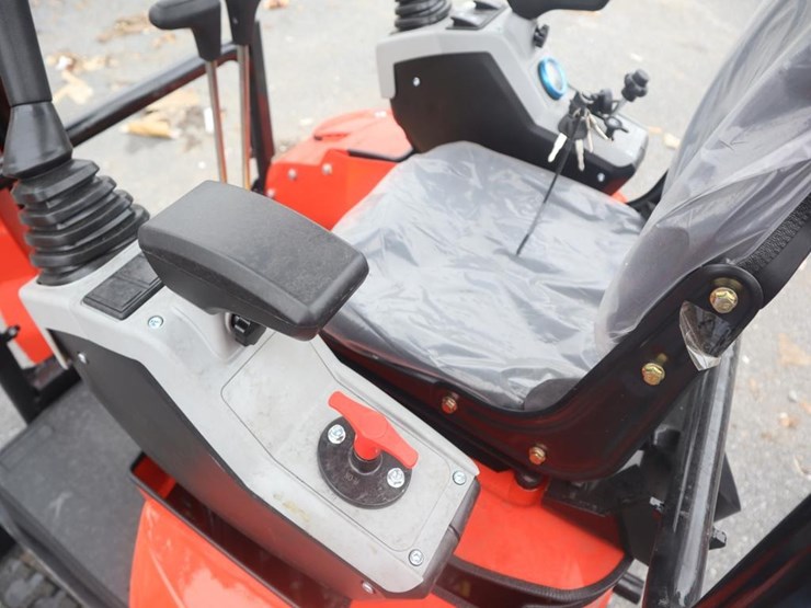 tpm-18hh-mini-excavator-image-10