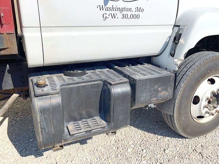 2002-chevrolet-c7500-single-axle-grain-truck-image-19