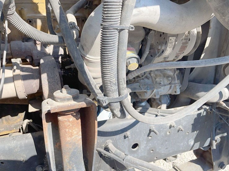 2002-chevrolet-c7500-single-axle-grain-truck-image-34