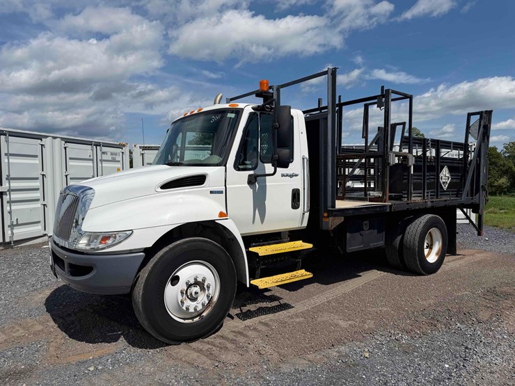 2011-international-4300m7-flat-bed-image-1