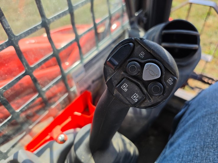 2024-kubota-svl97-2-image-32