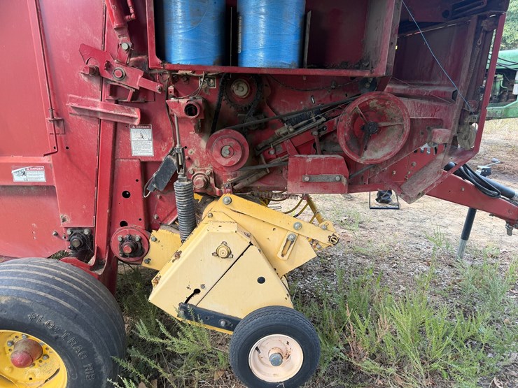 new-holland-br740a-image-44