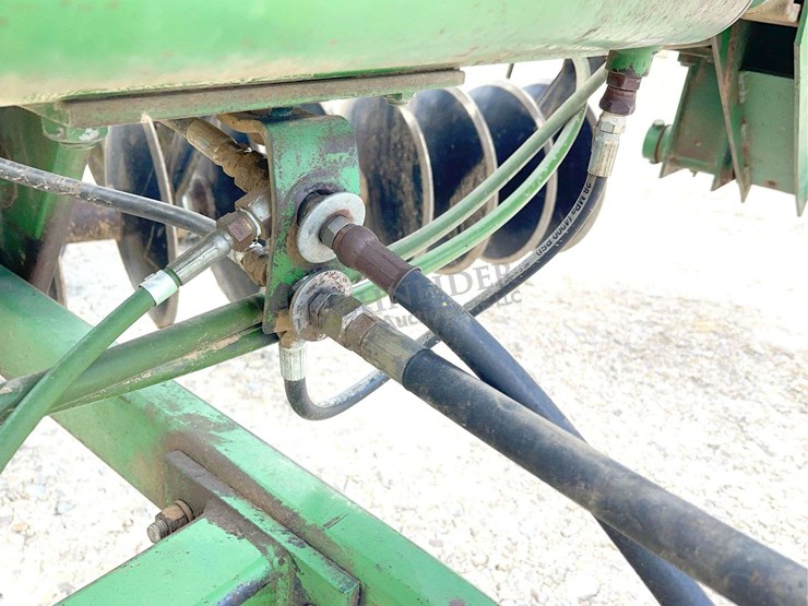 john-deere-235-image-35