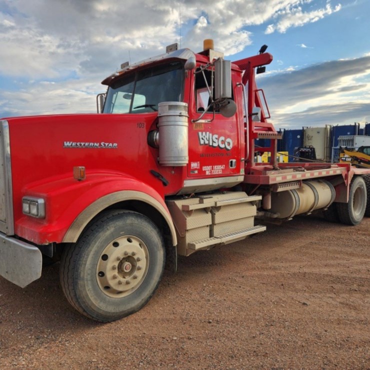 2011 WESTERN STAR 4900