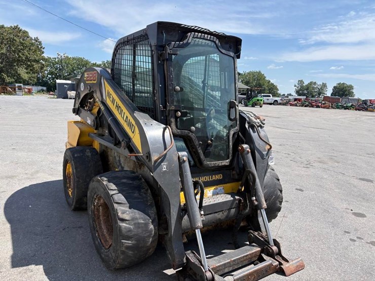 new-holland-l228-image-5